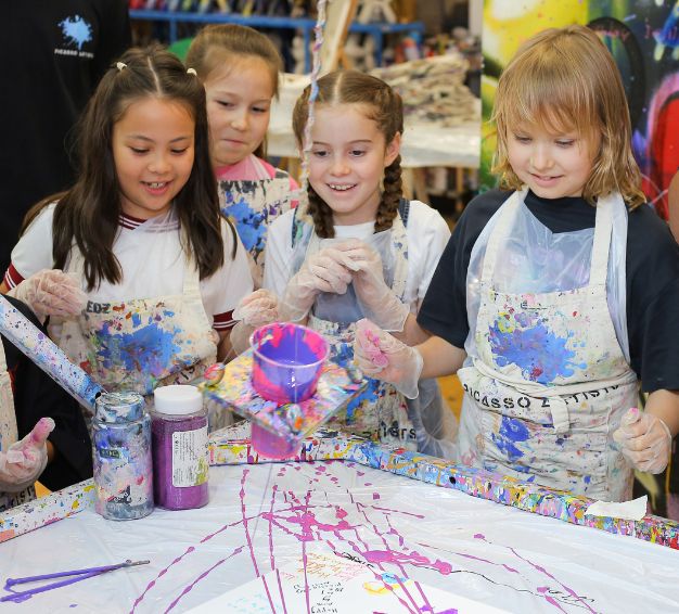 Group Art Classes for Kids and Adults in Dubai, uae