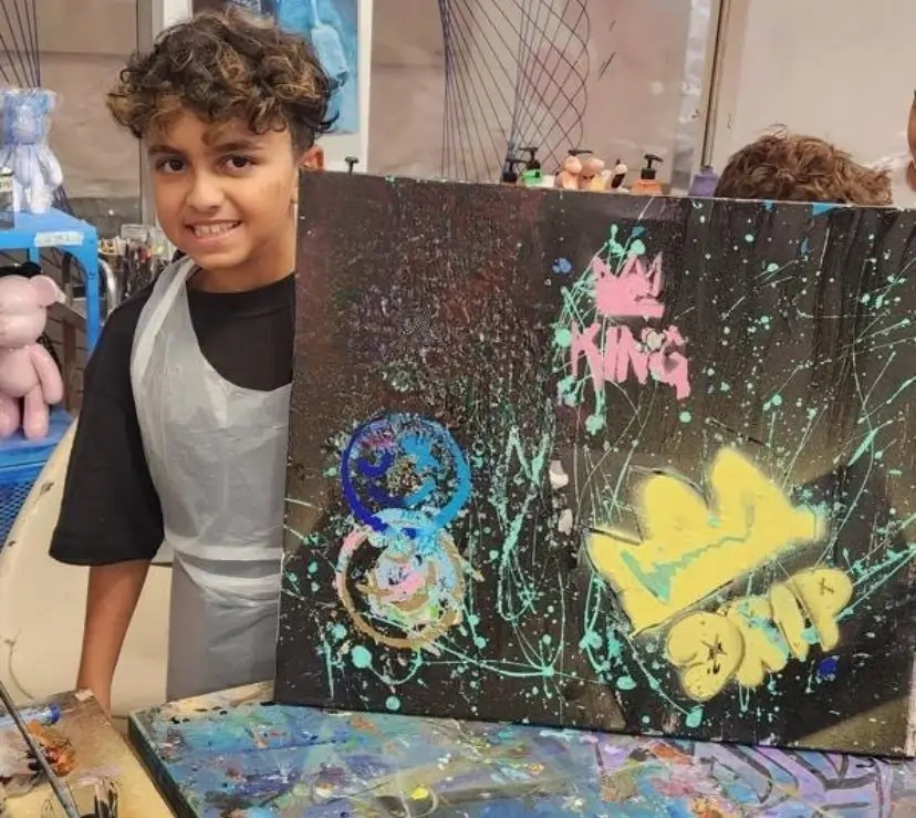 abstract art painting class in Dubai