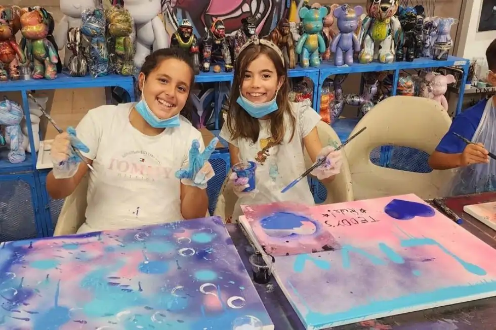 kids painting school trip