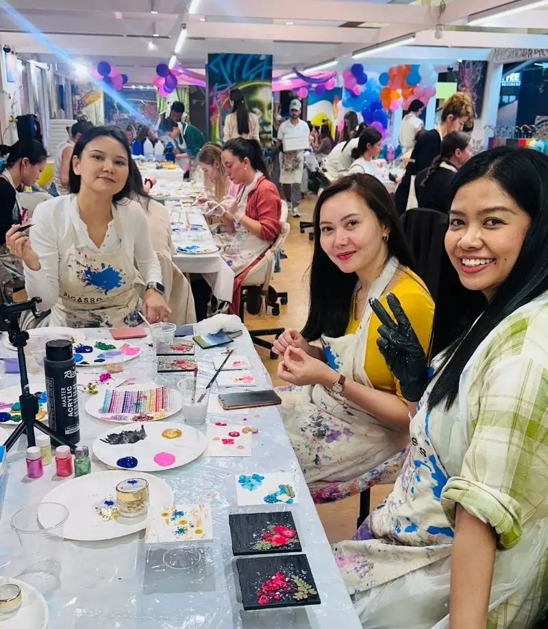 Resin art workshop in Dubai